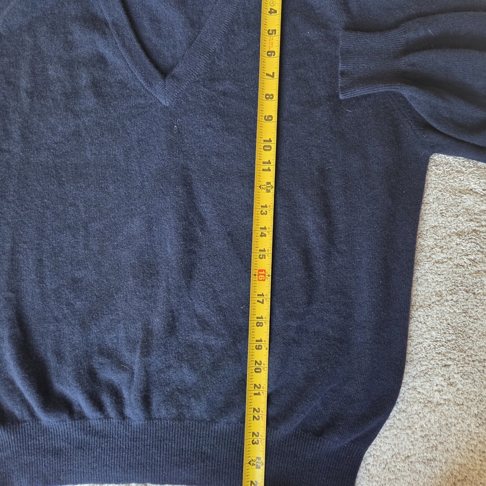 Men's Navy Cashmere V-Neck Sweater - Picture 6 of 8